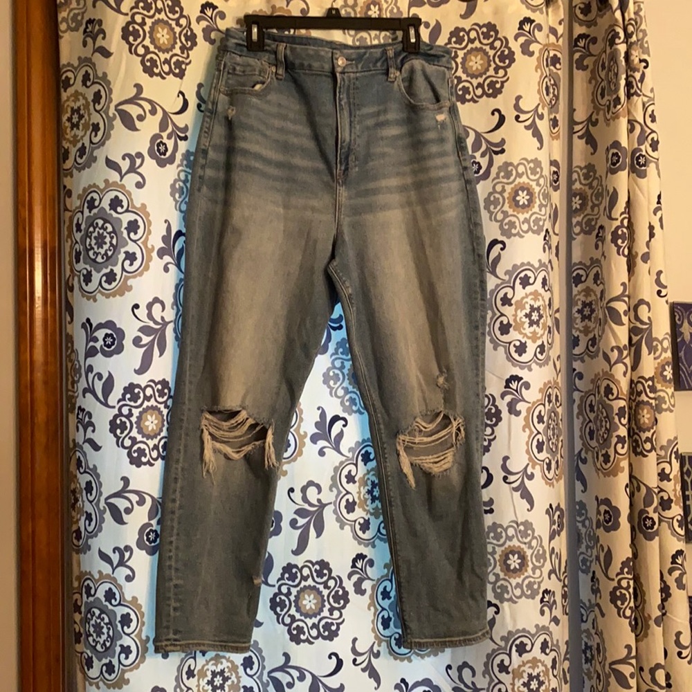 American Eagle high rise Curvy Mom Jean